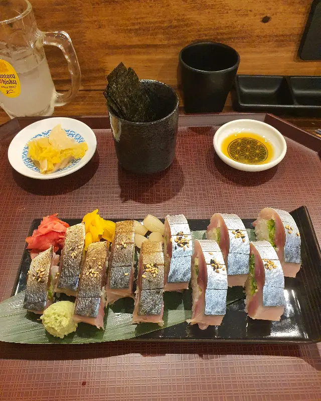 환상적인 비주얼의 고등어 봉초밥