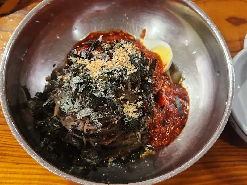 매콤달콤 회막국수