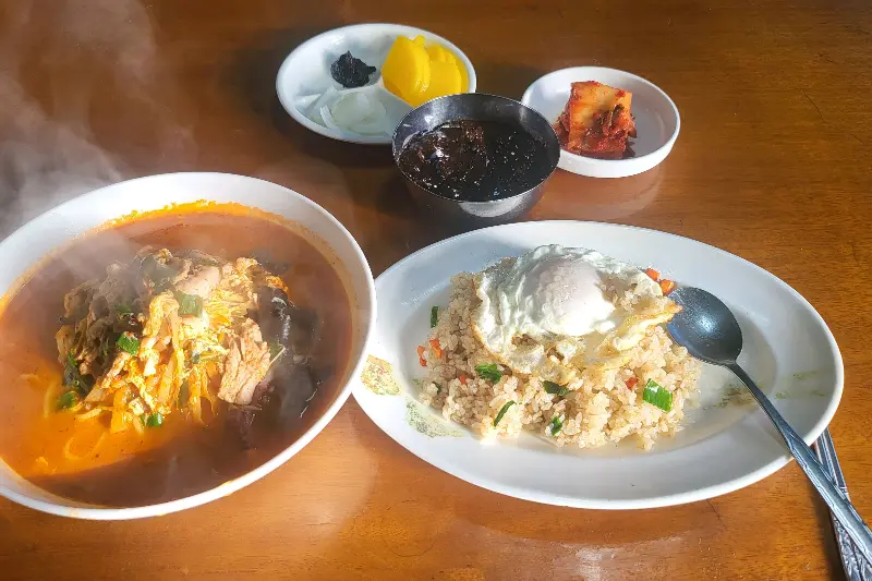 오복식당 볶음밥과 짬뽕