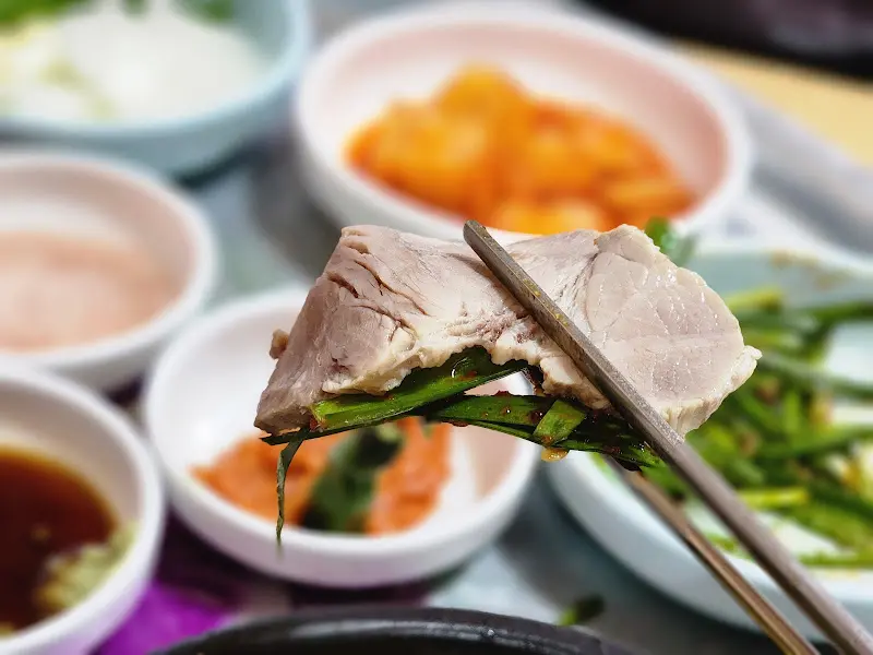 수육과 부추무침