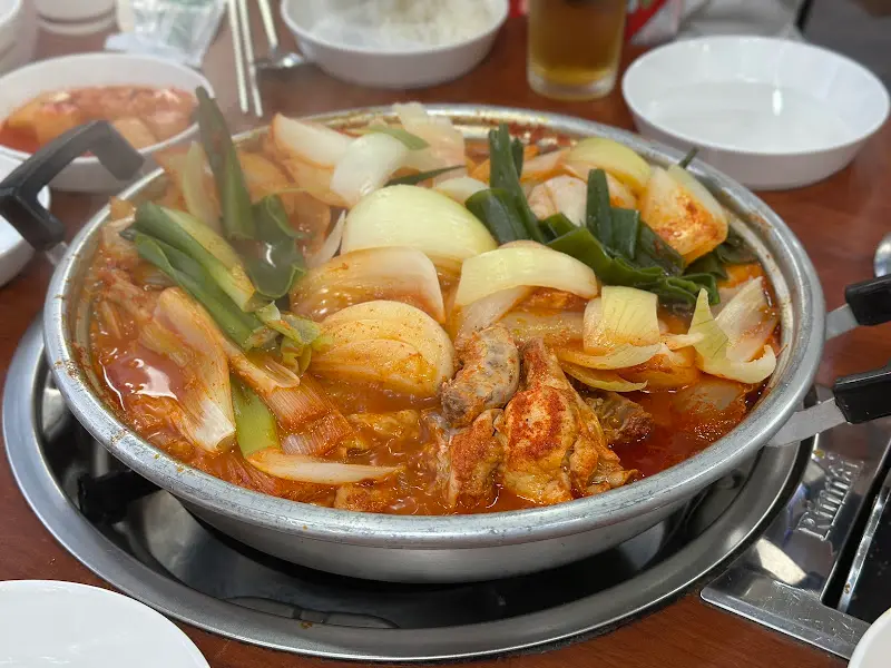 보글보글 끓는 닭볶음탕