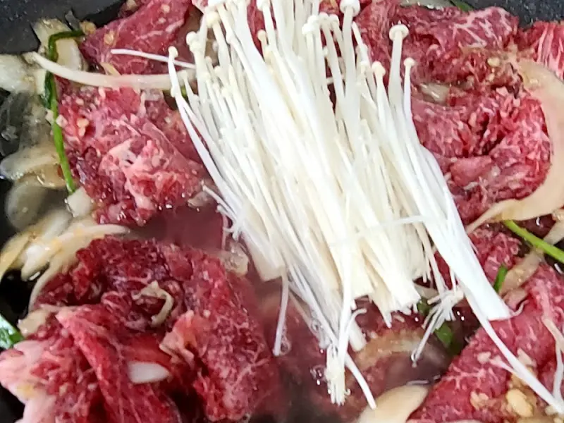 소불고기가 끓고 있는 모습