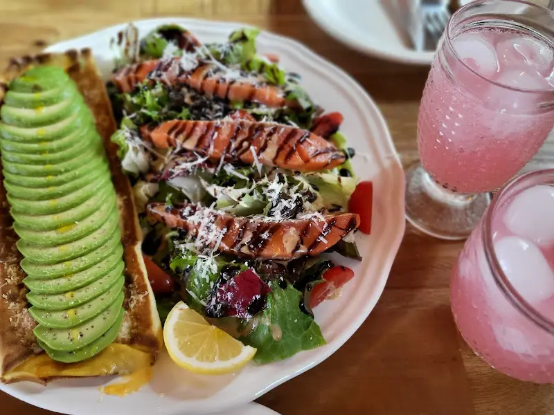 아보카도 연어 치즈 크레이프