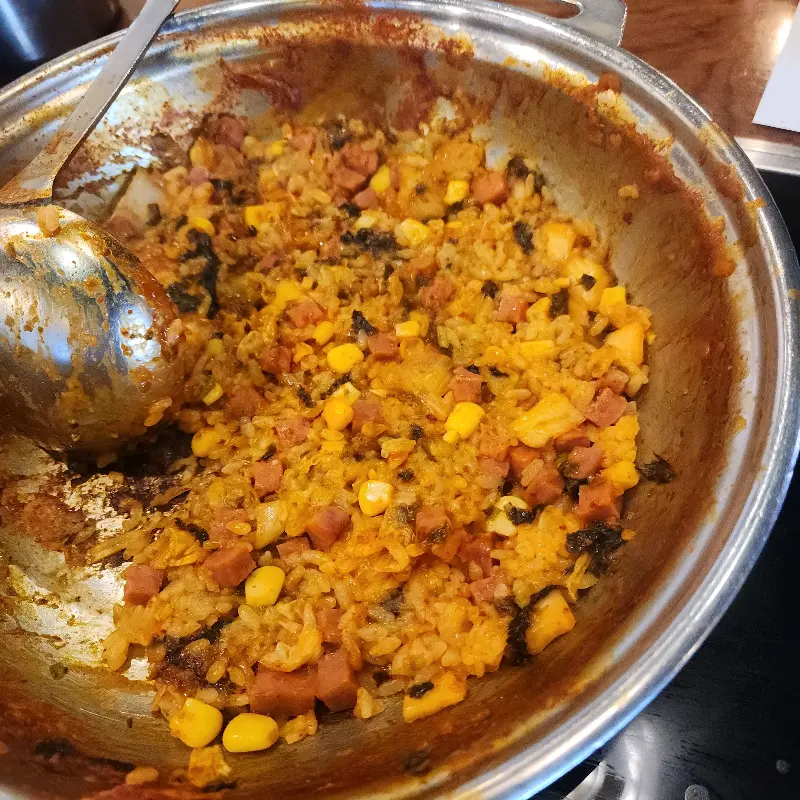 떡볶이 국물에 볶아먹는 볶음밥