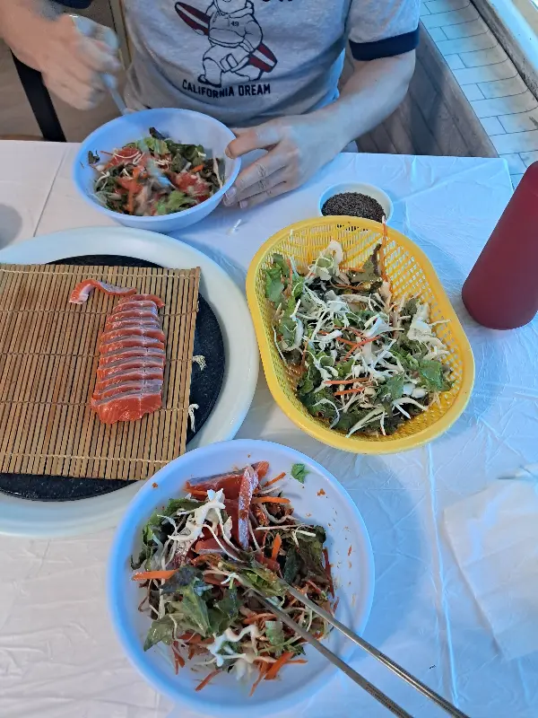 채소와 함께 즐기는 송어회