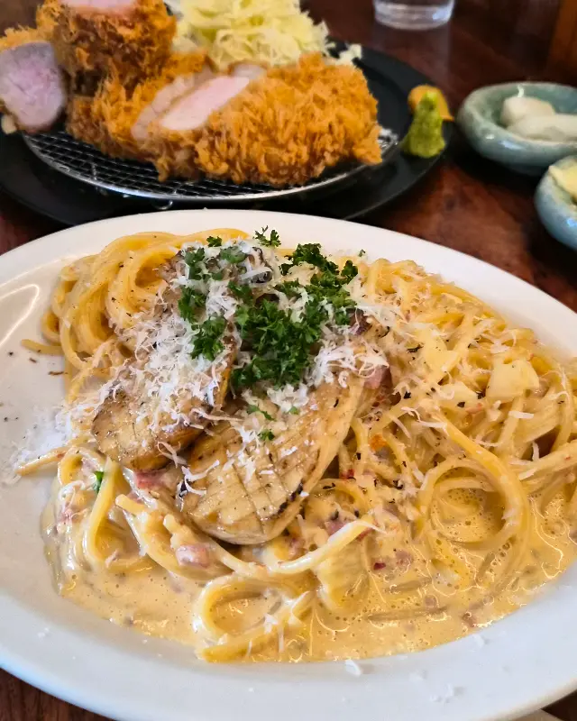 안심 돈카츠와 크림 파스타