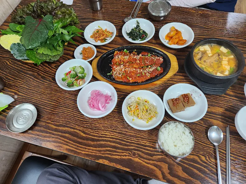 우렁쌈밥 한상차림