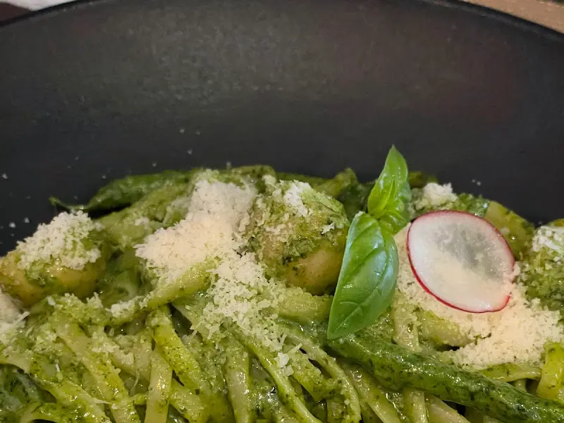 바질 페스토 파스타 근접샷