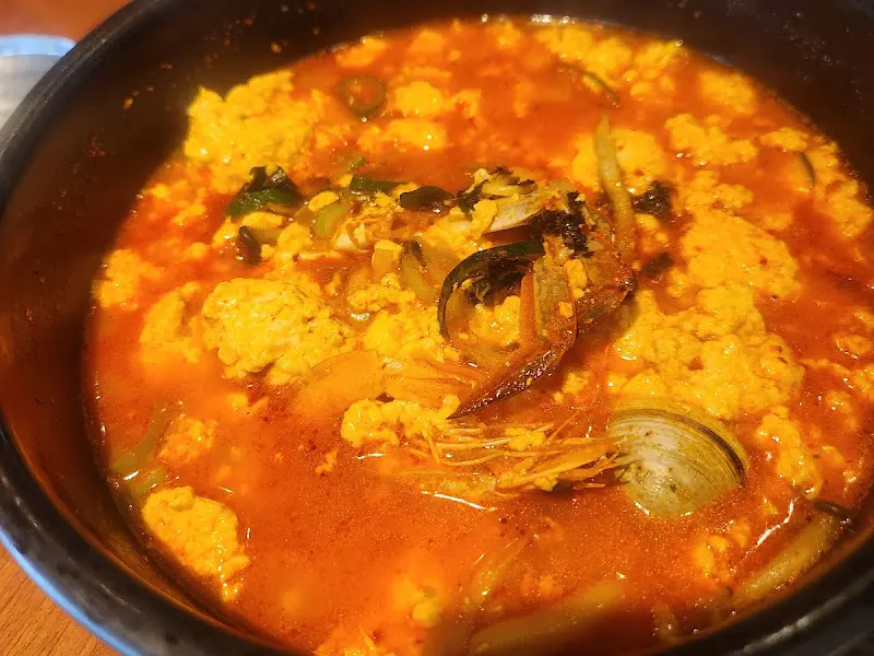 해물이 듬뿍 들어간 순두부찌개