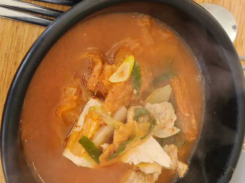 칼칼하고 시원한 김치찌개