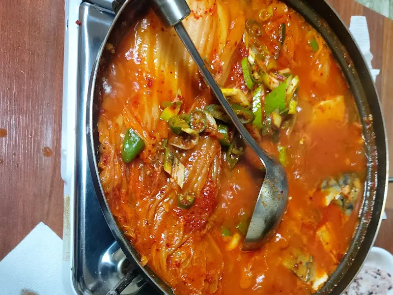 보글보글 끓고 있는 묵은지 고등어찜