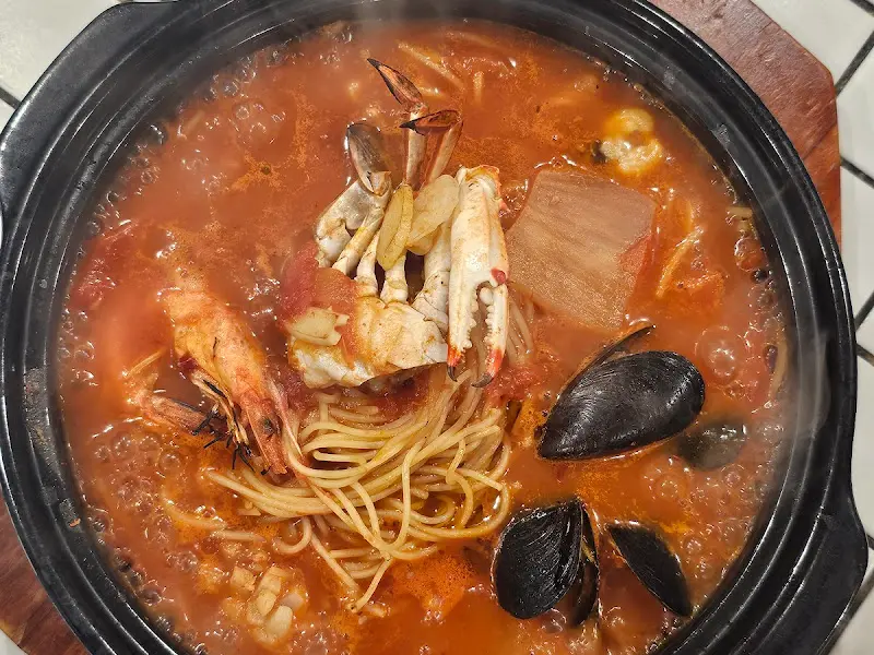 해산물 뚝배기 토마토 파스타