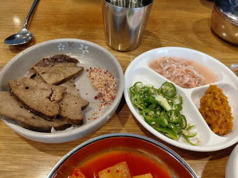 순대국과 기본 반찬