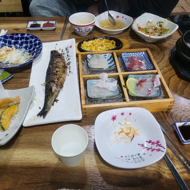 다채로운 구성의 정식