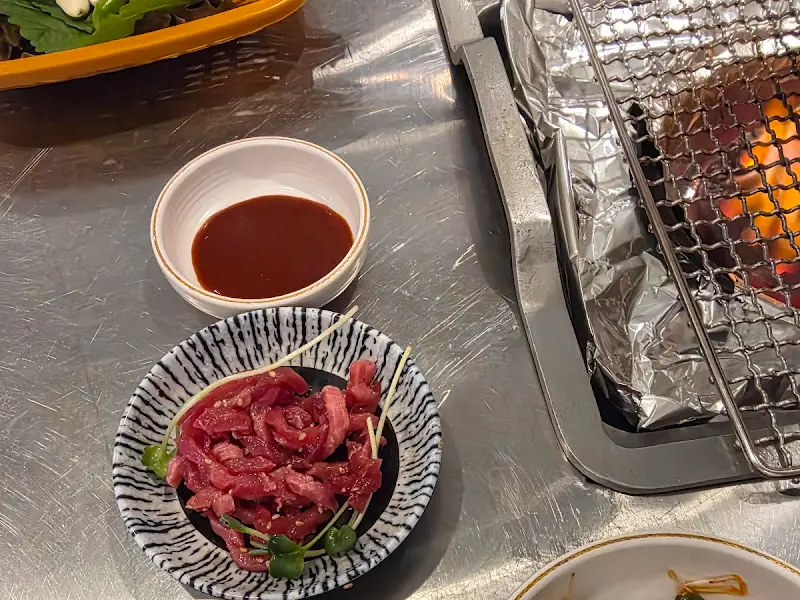 영삼이네 우정소갈비 육회 서비스