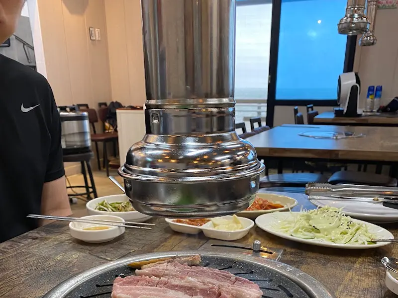 울릉도 돼지 식당 내부
