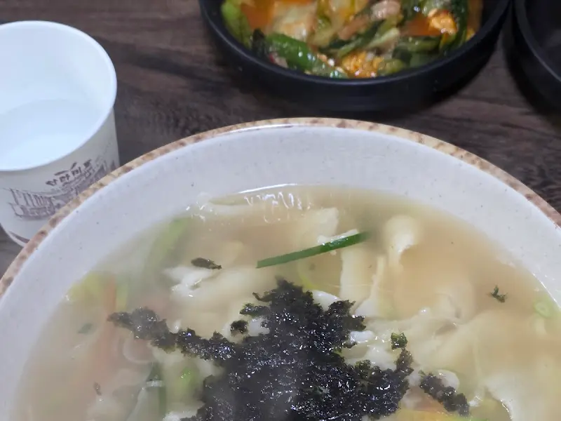 정갈한 수제비 한 상