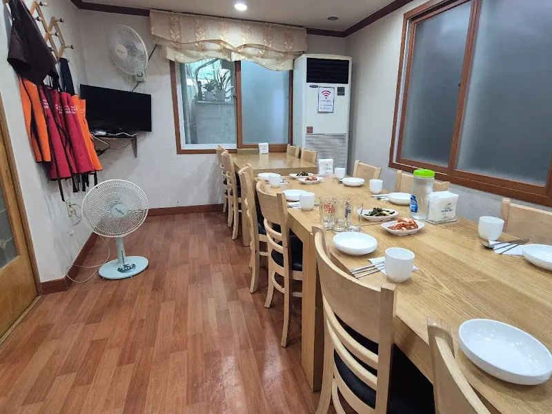 정갈하게 세팅된 테이블