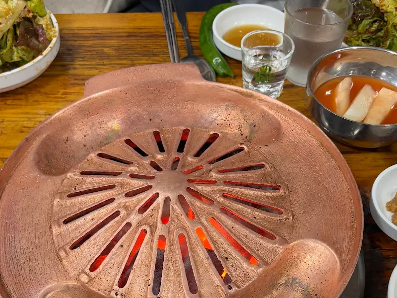 숯불이 들어간 불판