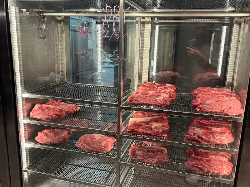 숙성되고 있는 흑돼지