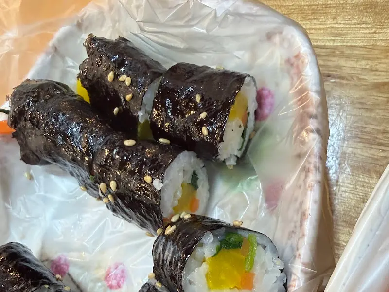 윤기가 자르르 흐르는 꼬마 김밥