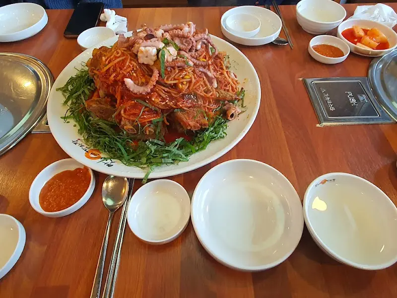 해물등뼈찜 전체샷