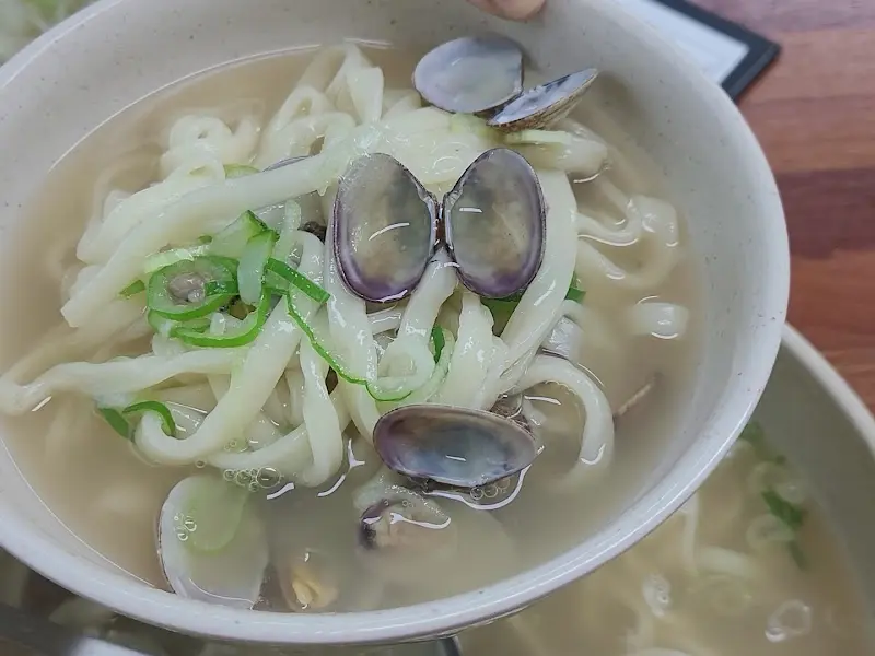 일산교자의 시원하고 깔끔한 바지락 칼국수
