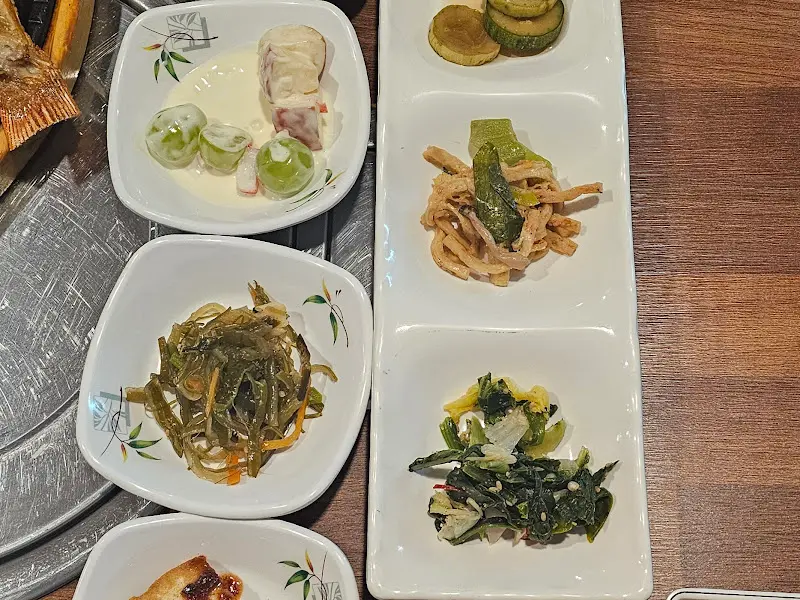 정갈하고 맛깔스러운 곁들임찬