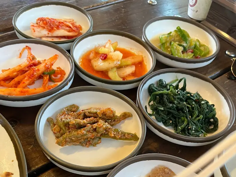 정갈하게 차려진 밑반찬