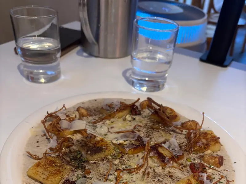 정갈하게 차려진 테이블 세팅