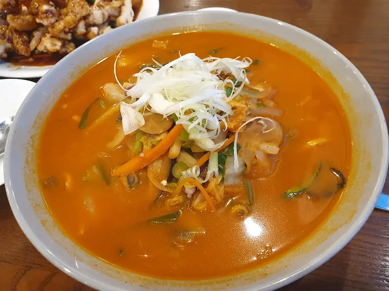 매콤하면서도 시원한 사천 탕면