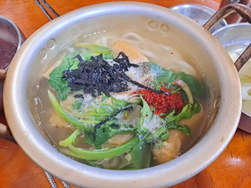 푸짐한 양의 냄비우동