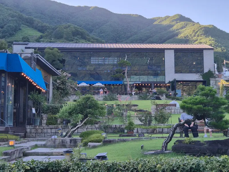 넓은 정원의 모습