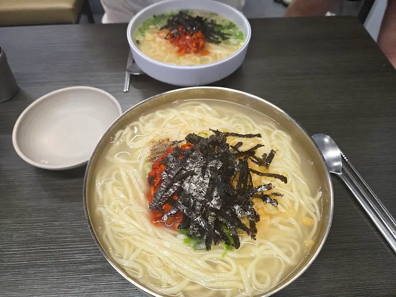 칼국수 한 상 차림