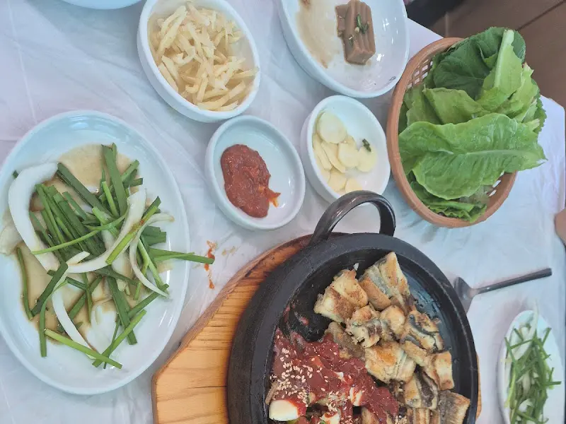 풍성한 반찬 구성