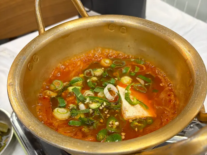 보글보글 끓는 김치찌개