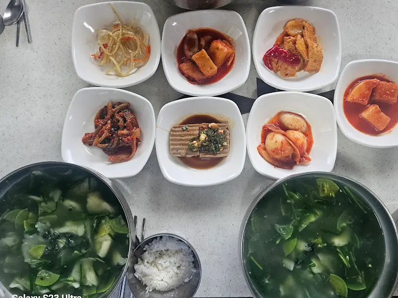 다슬기탕과 밑반찬