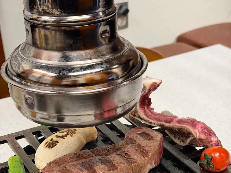 고기를 굽는 모습