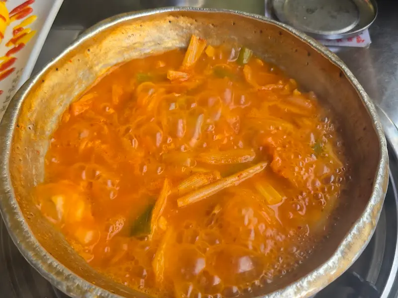 보글보글 끓고 있는 김치찌개의 모습