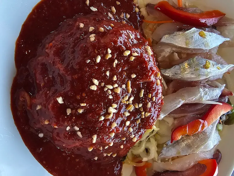 매콤달콤 회국수