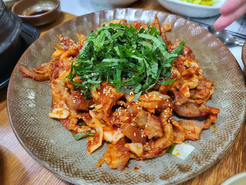 세자매 밤꽃식당의 제육볶음