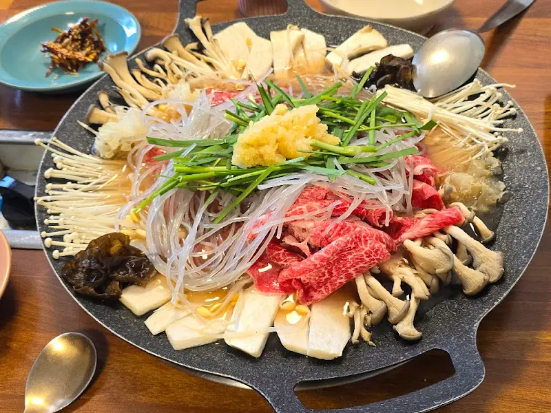 맑은 소고기 전골 근접샷