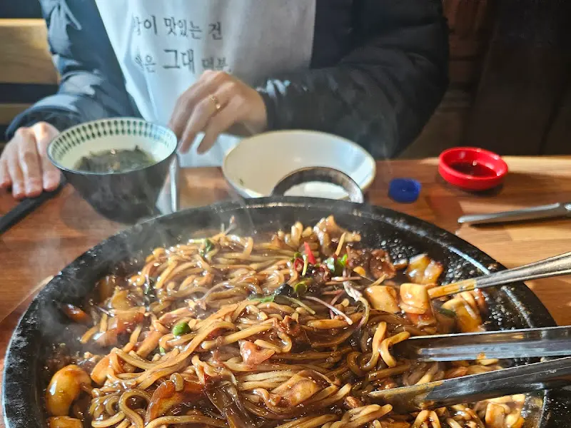 돌짜장 전체샷