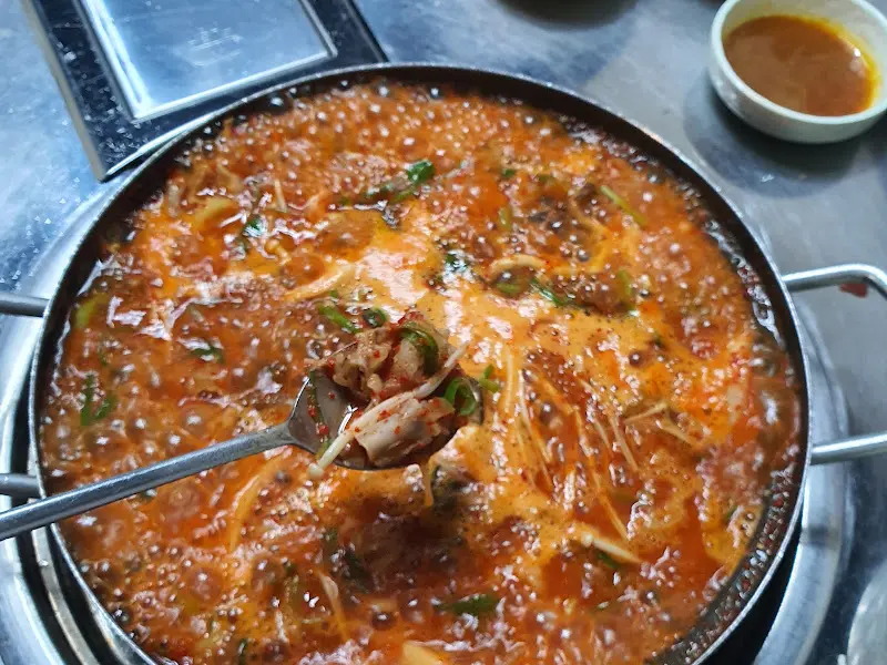 보글보글 끓는 곱창전골