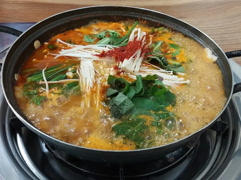 보글보글 끓는 메기매운탕