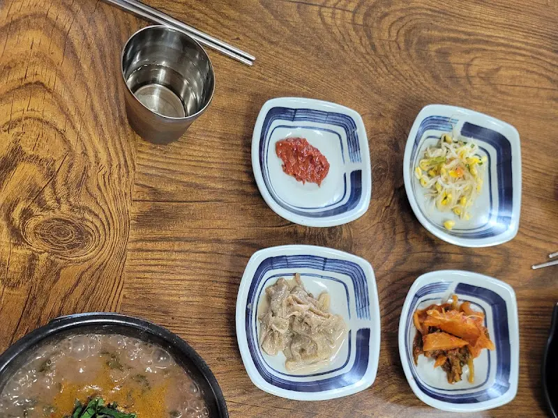 다양한 밑반찬들