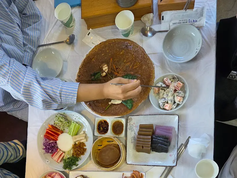 꿀참나무 정식 한 상 차림