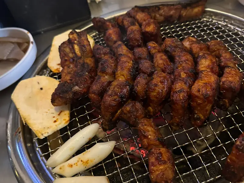 숯불 위에서 익어가는 쪽갈비