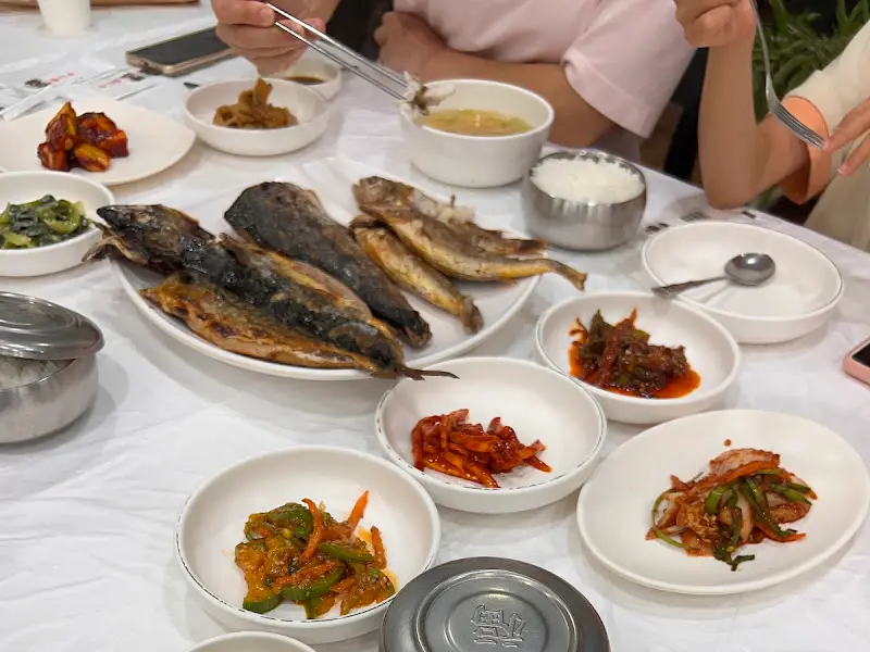 윤기가 흐르는 생선구이