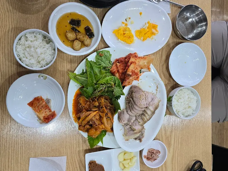 푸짐한 백반 한 상 차림